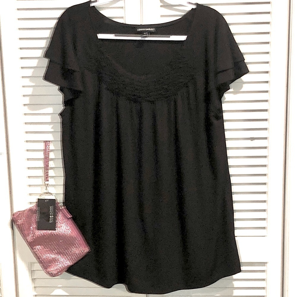 Fashion Bug short sleeve black blouse 1X and Pink makeup bag